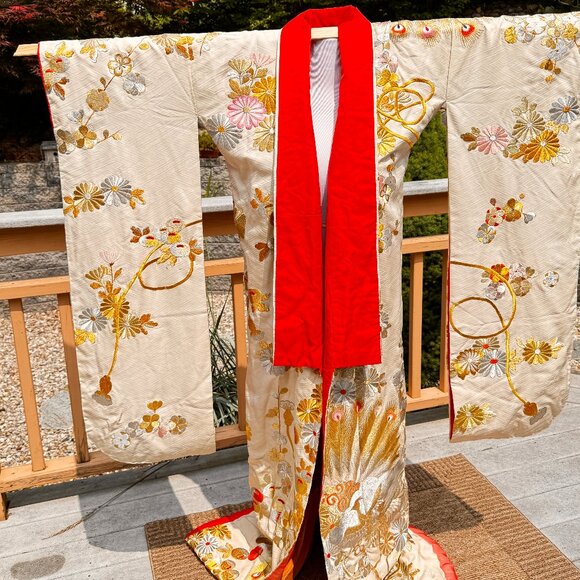 JAPANESE SILK UCHIKAKE WEDDING KIMONO WOMEN'S JAPAN MADE VINTAGE Minor Flaws - Picture 1 of 13
